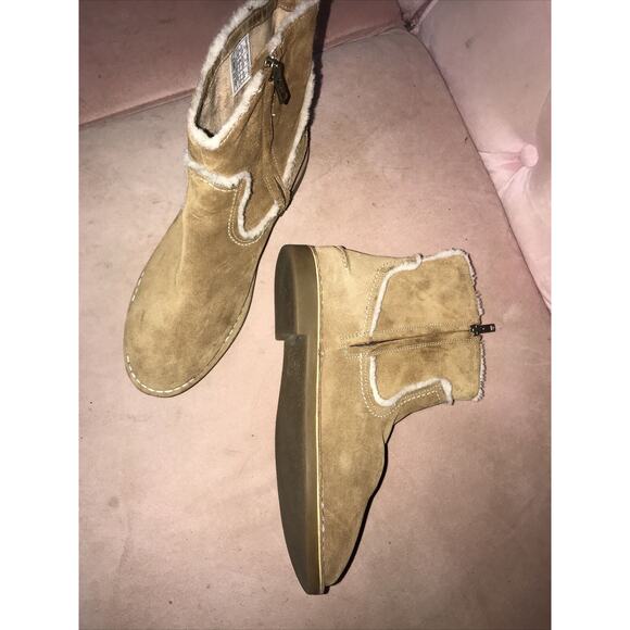 UGG Shoes - NWOB Ugg Suede And Sherpa Ankle Boots Size 8